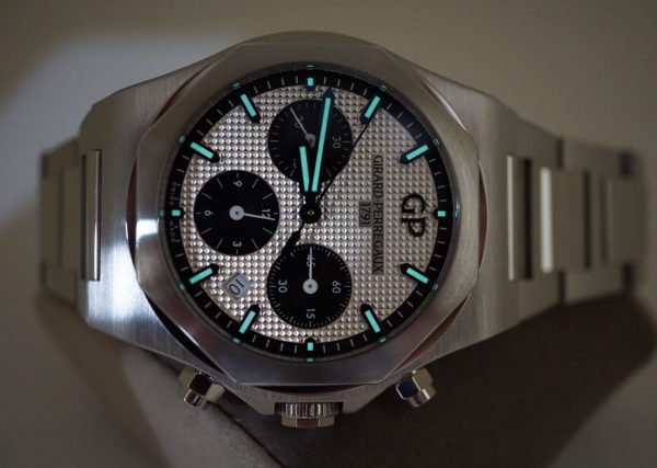 Girard Perregaux LAUREATO CHRONOGRAPH SILVER PANDA DIAL 42MM 2022 FULL SET - Image 11