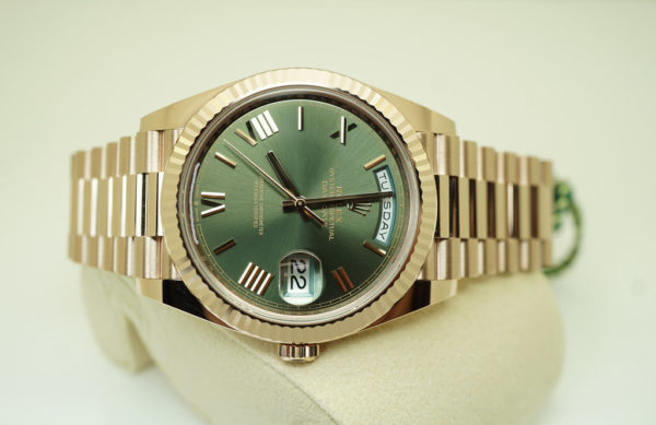 NEW Rolex 228235 DAY DATE 40 18K ROSE GOLD OLIVE GREEN ROMAN DIAL 2022 FULL SET - Image 9