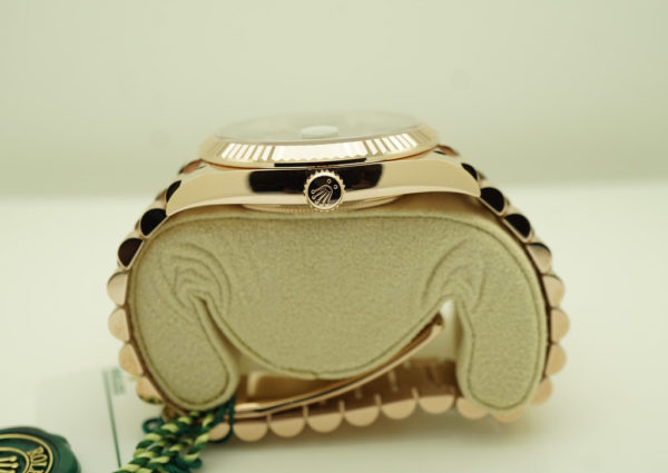 NEW Rolex 228235 DAY DATE 40 18K ROSE GOLD OLIVE GREEN ROMAN DIAL 2022 FULL SET - Image 3