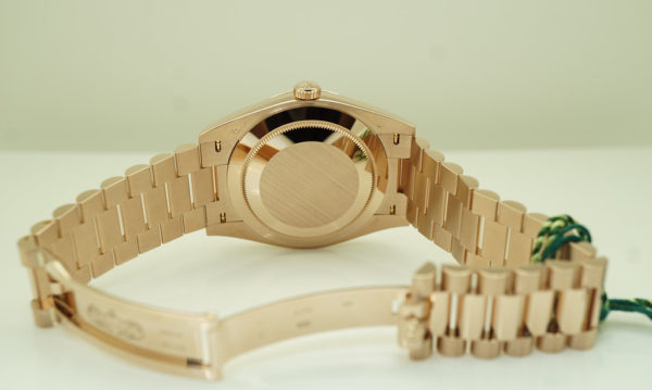 NEW Rolex 228235 DAY DATE 40 18K ROSE GOLD OLIVE GREEN ROMAN DIAL 2022 FULL SET - Image 8