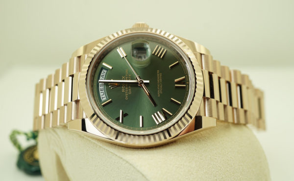 NEW Rolex 228235 DAY DATE 40 18K ROSE GOLD OLIVE GREEN ROMAN DIAL 2022 FULL SET - Image 10