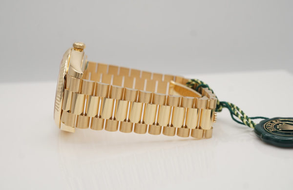 BRAND NEW Rolex 228238 DAY DATE 40 YELLOW GOLD CHAMPAGNE ROMAN DIAL 2022 FULL SET - Image 5