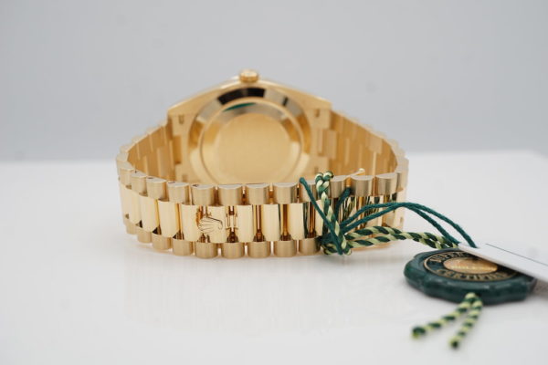 BRAND NEW Rolex 228238 DAY DATE 40 YELLOW GOLD CHAMPAGNE ROMAN DIAL 2022 FULL SET - Image 7