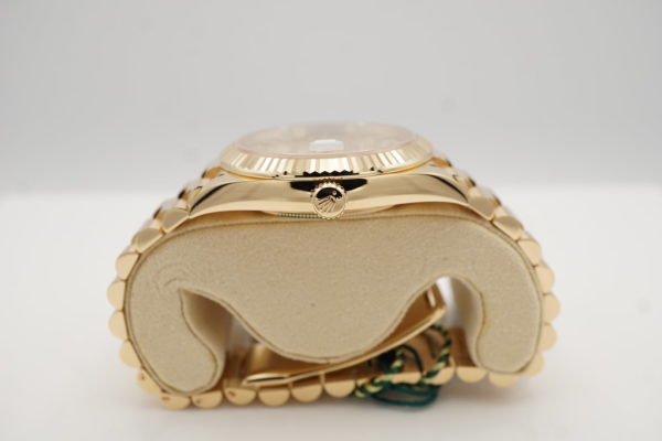 BRAND NEW Rolex 228238 DAY DATE 40 YELLOW GOLD CHAMPAGNE ROMAN DIAL 2022 FULL SET - Image 3