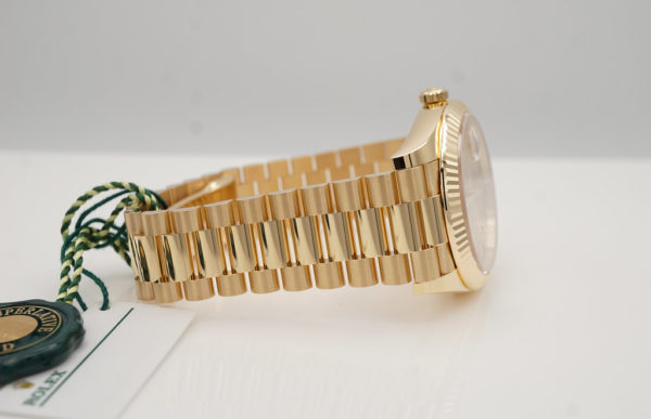 BRAND NEW Rolex 228238 DAY DATE 40 YELLOW GOLD CHAMPAGNE ROMAN DIAL 2022 FULL SET - Image 6