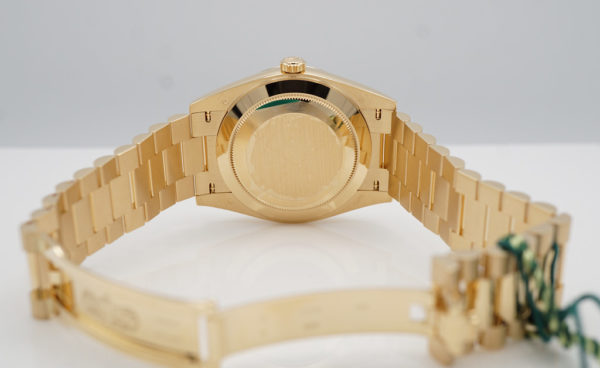 BRAND NEW Rolex 228238 DAY DATE 40 YELLOW GOLD CHAMPAGNE ROMAN DIAL 2022 FULL SET - Image 8