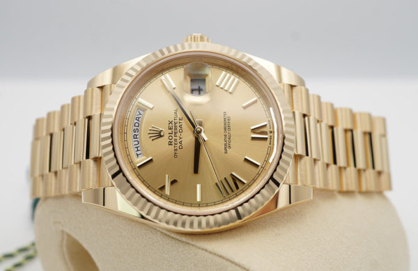 BRAND NEW Rolex 228238 DAY DATE 40 YELLOW GOLD CHAMPAGNE ROMAN DIAL 2022 FULL SET - Image 10