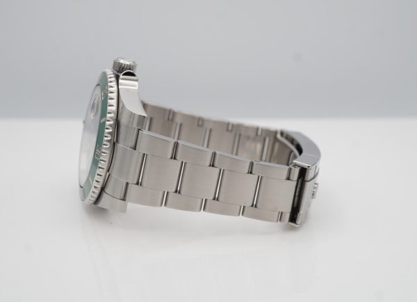 Rolex 116610LV SUBMARINER HULK GREEN DIAL BEZEL 40MM 2018 WARRANTY FULL SET - Image 5