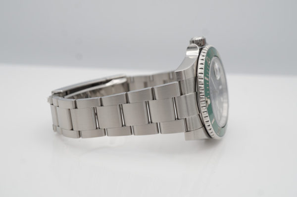 Rolex 116610LV SUBMARINER HULK GREEN DIAL BEZEL 40MM 2018 WARRANTY FULL SET - Image 6