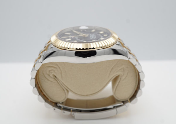 MINT Rolex 326933 SKY-DWELLER 18K YG STEEL BLACK DIAL JUBILEE 2022 COMPLETE SET - Image 4