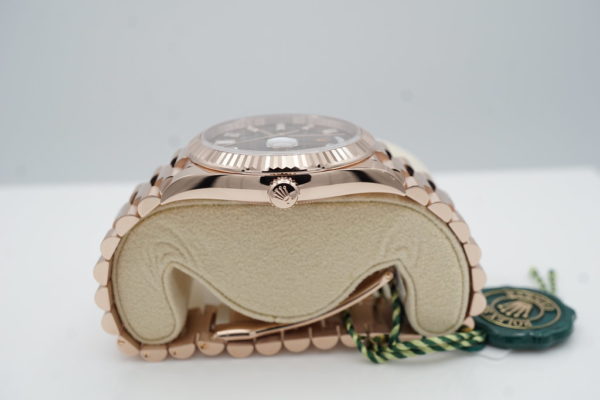 BRAND NEW Rolex 228235 DAY DATE 40 18K ROSE GOLD CHOCOLATE BAGUETTE 2022 FULL SET - Image 3