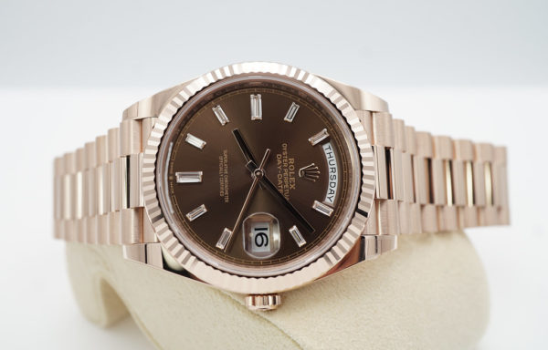 BRAND NEW Rolex 228235 DAY DATE 40 18K ROSE GOLD CHOCOLATE BAGUETTE 2022 FULL SET - Image 9