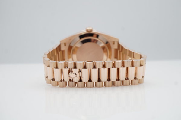 Rolex 228235 DAY DATE 40 18K ROSE GOLD OLIVE GREEN ROMAN DIAL 2019 FULL SET - Image 7