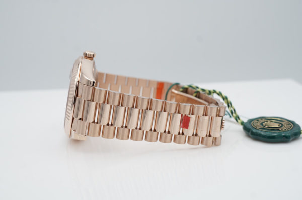 BRAND NEW Rolex 228235 DAY DATE 40 18K ROSE GOLD CHOCOLATE BAGUETTE 2022 FULL SET - Image 5