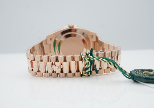 BRAND NEW Rolex 228235 DAY DATE 40 18K ROSE GOLD CHOCOLATE BAGUETTE 2022 FULL SET - Image 7
