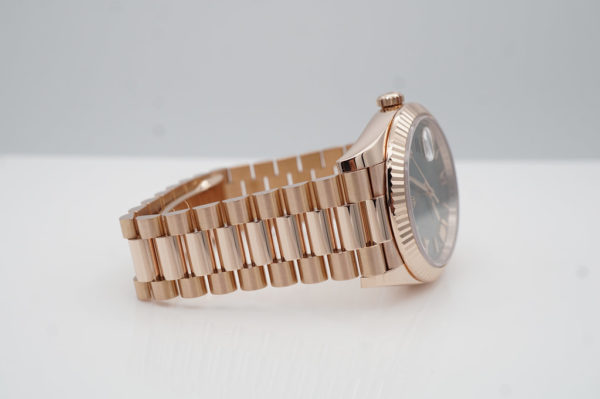 Rolex 228235 DAY DATE 40 18K ROSE GOLD OLIVE GREEN ROMAN DIAL 2019 FULL SET - Image 6