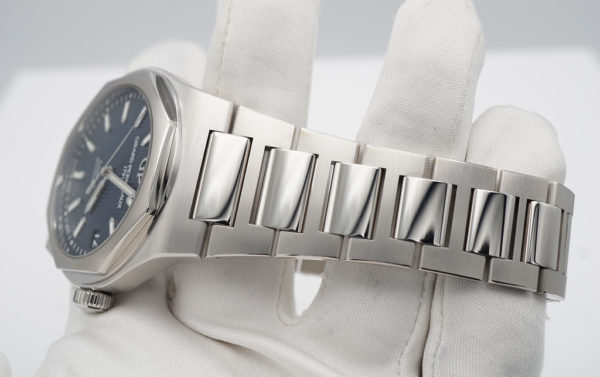 BRAND NEW Girard Perregaux LAUREATO STAINLESS STEEL BLUE DIAL 42MM 2022 FULL SET - Image 6