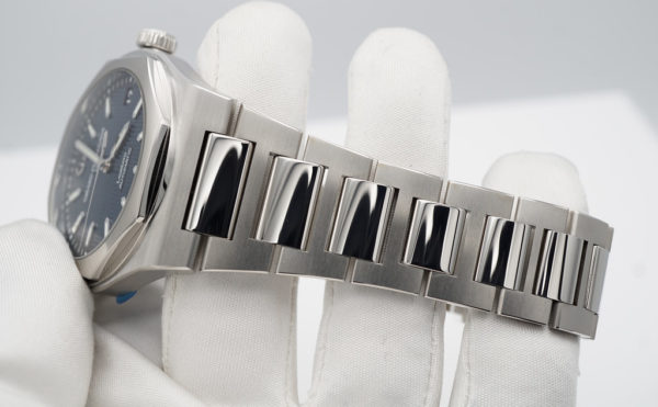 BRAND NEW Girard Perregaux LAUREATO STAINLESS STEEL BLUE DIAL 42MM 2022 FULL SET - Image 5