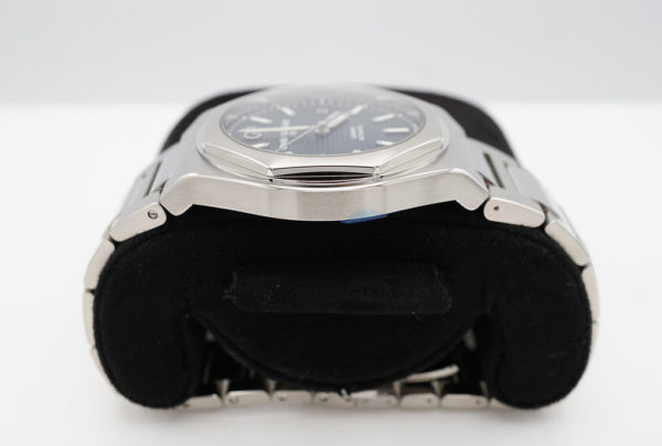 BRAND NEW Girard Perregaux LAUREATO STAINLESS STEEL BLUE DIAL 42MM 2022 FULL SET - Image 4