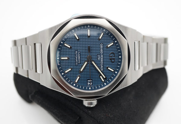 BRAND NEW Girard Perregaux LAUREATO STAINLESS STEEL BLUE DIAL 42MM 2022 FULL SET - Image 9
