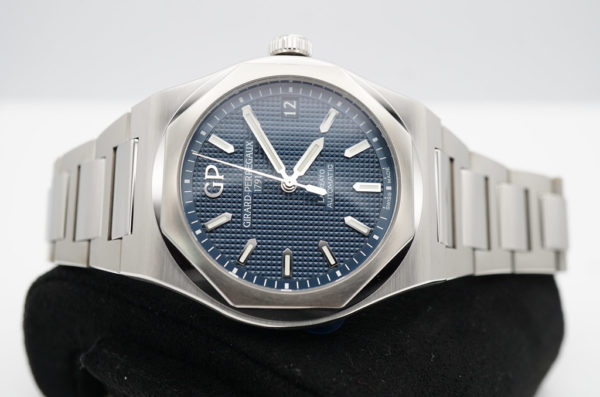 BRAND NEW Girard Perregaux LAUREATO STAINLESS STEEL BLUE DIAL 42MM 2022 FULL SET - Image 10