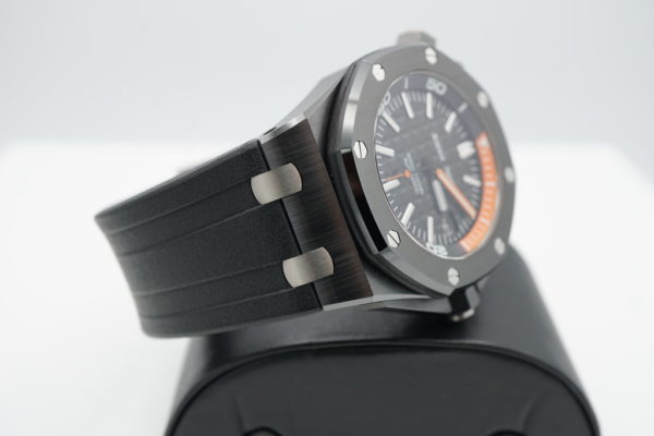 Audemars PIGUET ROYAL OAK OFFSHORE DIVER CERAMIC 15707CE 42MM COMPLETE SET - Image 5