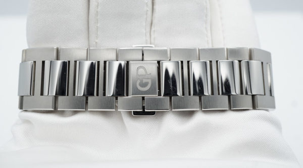 Girard Perregaux LAUREATO STAINLESS STEEL BLUE DIAL 42MM 2022 WARRANTY FULL SET - Image 7