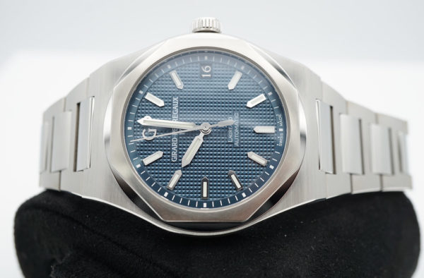 Girard Perregaux LAUREATO STAINLESS STEEL BLUE DIAL 42MM 2022 WARRANTY FULL SET - Image 10