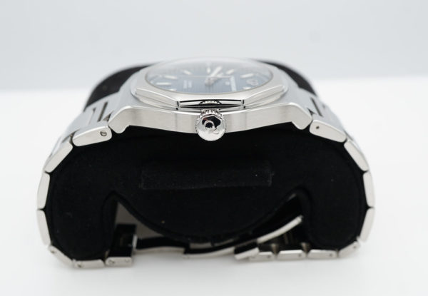 Girard Perregaux LAUREATO STAINLESS STEEL BLUE DIAL 42MM 2022 WARRANTY FULL SET - Image 3