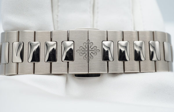 Patek PHILIPPE 5811/1G NAUTILUS 18K WHITE GOLD BLUE DIAL 2022 FULL SET - Image 7