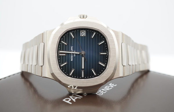Patek PHILIPPE 5811/1G NAUTILUS 18K WHITE GOLD BLUE DIAL 2022 FULL SET - Image 10