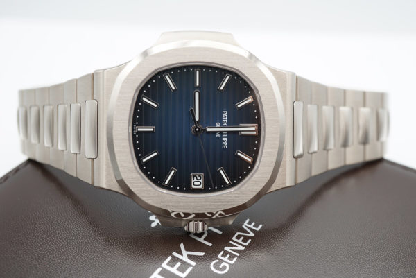 Patek PHILIPPE 5811/1G NAUTILUS 18K WHITE GOLD BLUE DIAL 2022 FULL SET - Image 9