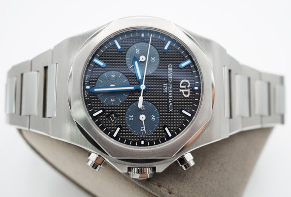 Girard Perregaux LAUREATO CHRONOGRAPH BLACK BLUE-SUB DIAL 42MM 2022 BOXES PAPERS - Image 9