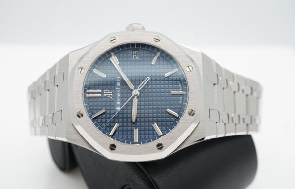 MINT Audemars PIGUET ROYAL OAK 15500ST BLUE DIAL 41MM 2020 COMPLETE SET - Image 10