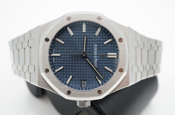 MINT Audemars PIGUET ROYAL OAK 15500ST BLUE DIAL 41MM 2020 COMPLETE SET - Image 9