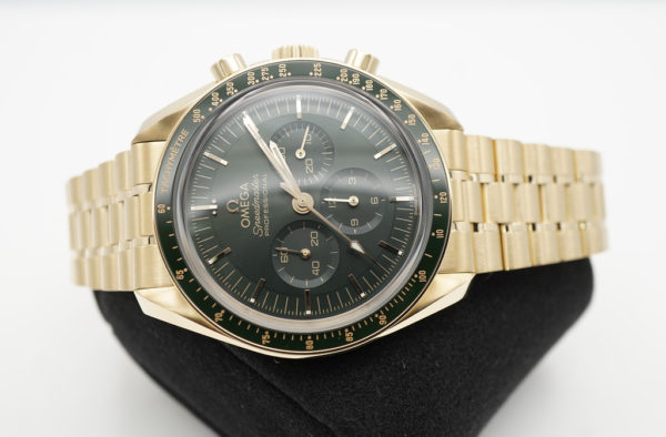 BRAND NEW Omega SPEEDMASTER PROFESSIONAL MOONWATCH MOONSHINE GOLD GREEN DIAL 2023 FULL SET - Image 10