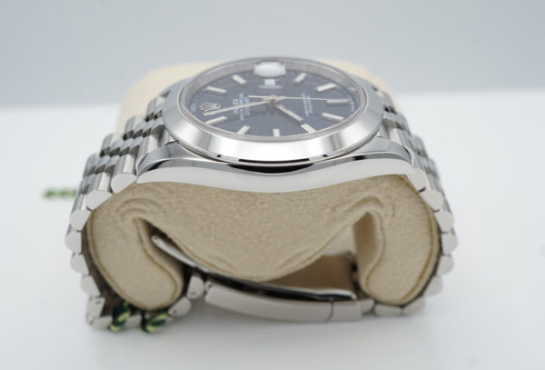 BRAND NEW Rolex 126300 DATEJUST 41 BLUE MOTIF DIAL JUBILEE BAND 2023 COMPLETE SET - Image 4