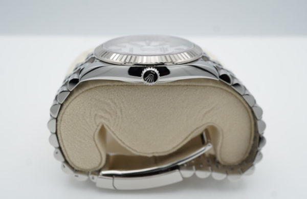 Rolex 126334 DATEJUST 41 FLUTED BEZEL WHITE STICKS DIAL JUBILEE BAND FULL SET - Image 3