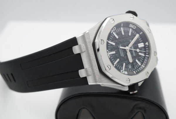 Audemars PIGUET ROYAL OAK OFFSHORE DIVER 15703ST AP SERVICED 2022 WARRANTY BOXES PAPERS - Image 5