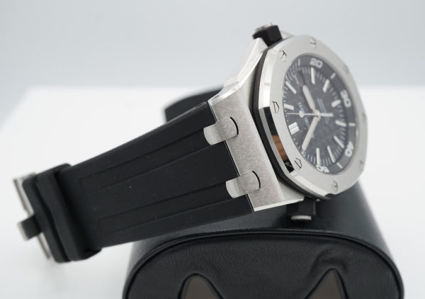 Audemars PIGUET ROYAL OAK OFFSHORE DIVER 15703ST AP SERVICED 2022 WARRANTY BOXES PAPERS - Image 6