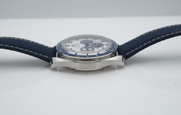 Omega SPEEDMASTER SILVER SNOOPY AWARD 50TH ANNIVERSARY 2022 WARRANTY FULL SET - Image 4