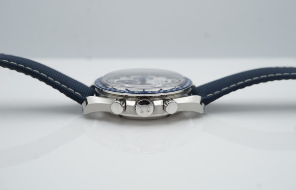 Omega SPEEDMASTER SILVER SNOOPY AWARD 50TH ANNIVERSARY 2022 WARRANTY FULL SET - Image 3