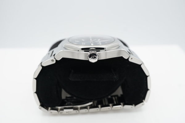 Girard Perregaux LAUREATO STAINLESS STEEL BLUE DIAL 42MM 2022 WARRANTY FULL SET - Image 3
