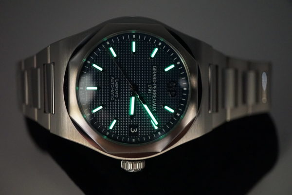 Girard Perregaux LAUREATO STAINLESS STEEL BLUE DIAL 42MM 2022 WARRANTY FULL SET - Image 11