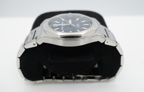 Girard Perregaux LAUREATO STAINLESS STEEL BLUE DIAL 42MM 2022 WARRANTY FULL SET - Image 4