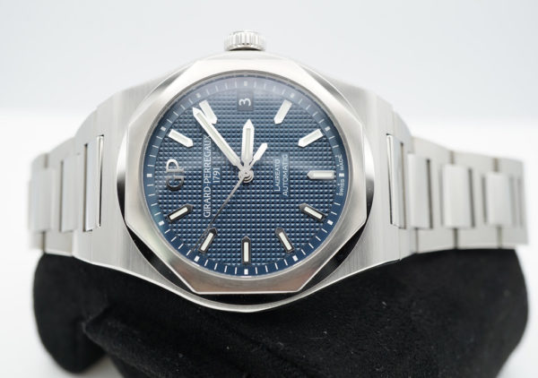 Girard Perregaux LAUREATO STAINLESS STEEL BLUE DIAL 42MM 2022 WARRANTY FULL SET - Image 10