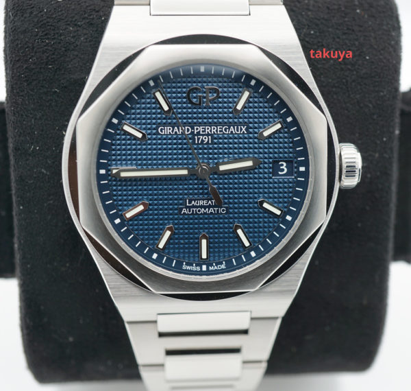 Girard Perregaux LAUREATO STAINLESS STEEL BLUE DIAL 42MM 2022 WARRANTY FULL SET