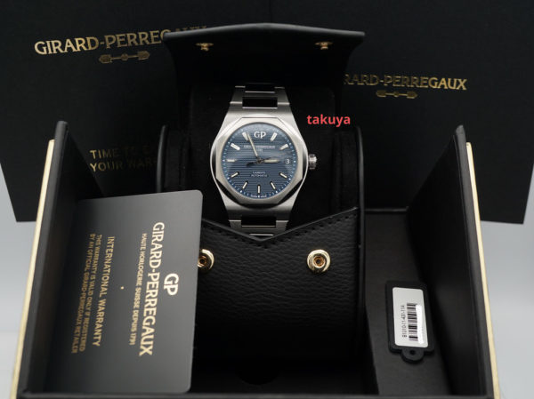Girard Perregaux LAUREATO STAINLESS STEEL BLUE DIAL 42MM 2022 WARRANTY FULL SET - Image 2