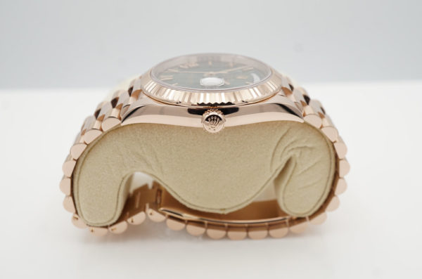 Rolex 228235 DAY DATE 40 18K ROSE GOLD OLIVE GREEN ROMAN DIAL 2018 FULL SET - Image 3