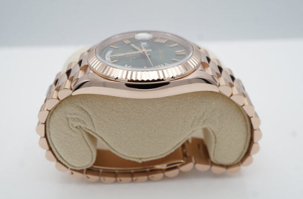Rolex 228235 DAY DATE 40 18K ROSE GOLD OLIVE GREEN ROMAN DIAL 2018 FULL SET - Image 4